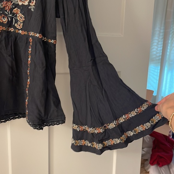 used american eagle bell sleeve blouse - Picture 2 of 3